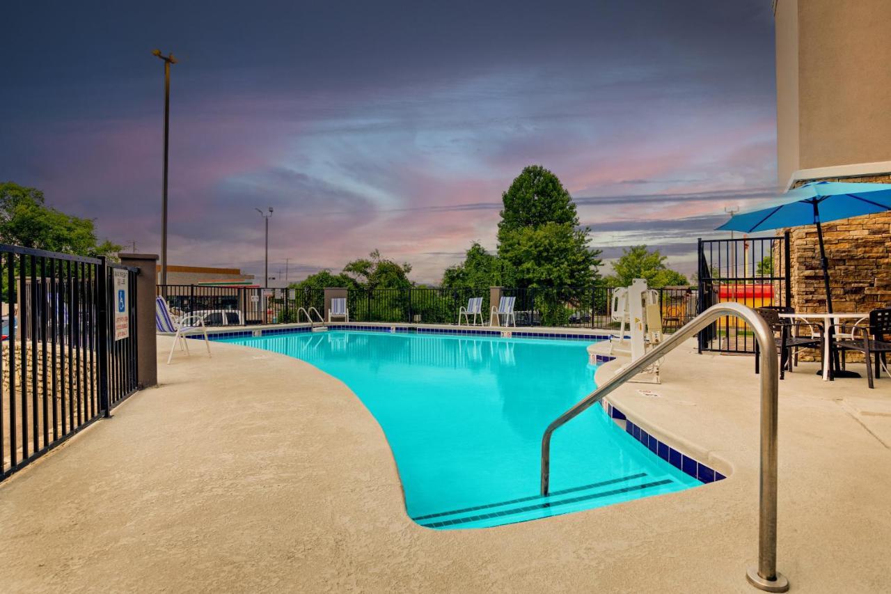 Holiday Inn Express Nashville W-I40 By Ihg Eksteriør bilde